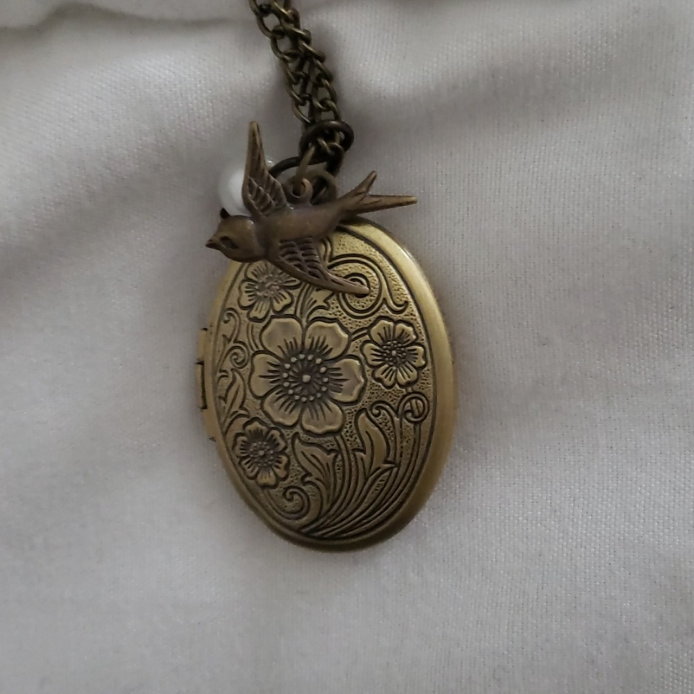 vintage gold locket